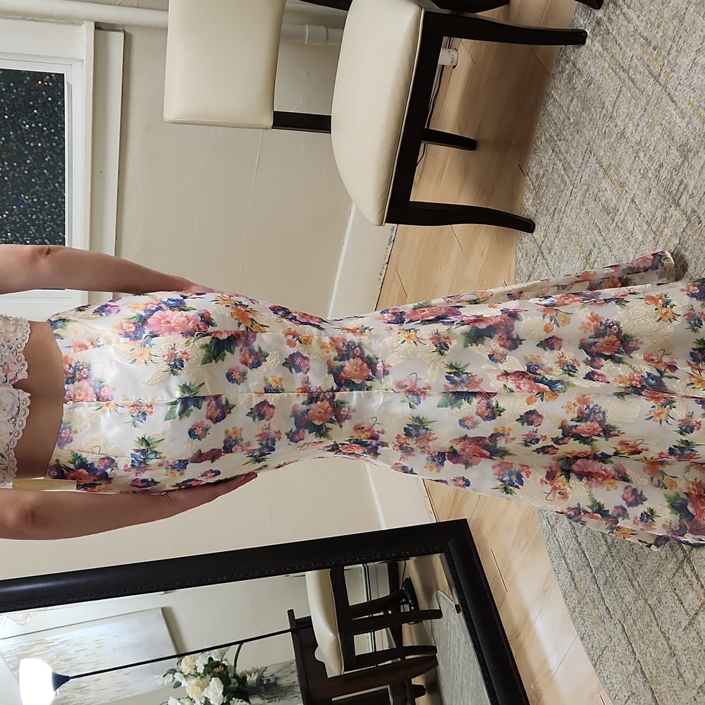 Size 4 to 6 (tag 6) two piece prom dress NWT white/floral design trumpet skirt - Picture 4 of 12